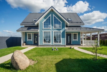 Коттедж 220 м² на участке 8 сот.